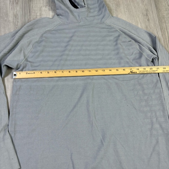 Lululemon Men’s Gray Lightweight Hoodie Size XL - Picture 2 of 5